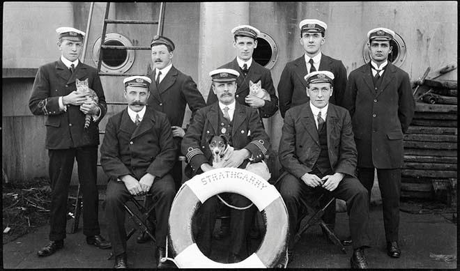 Crew and Dog and Cat © Australian National Maritime Museum http://www.anmm.gov.au